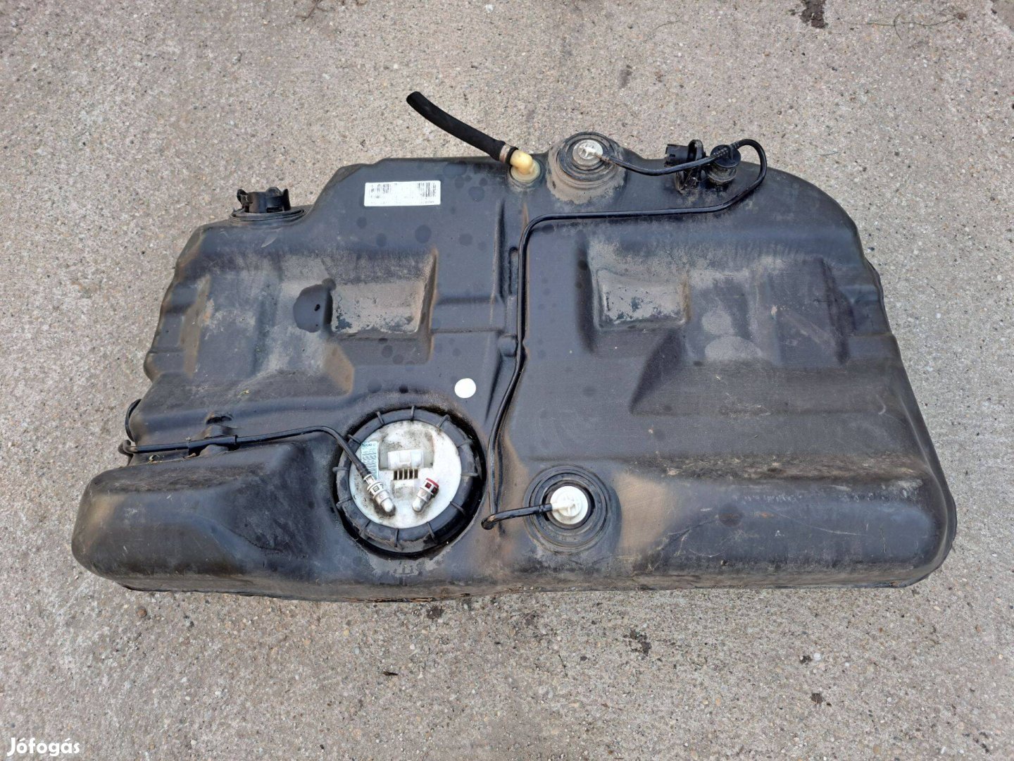 Ford Mondeo MK1 MK2 MK3 üzemanyagtank üresen Eladó ára 9000Ft