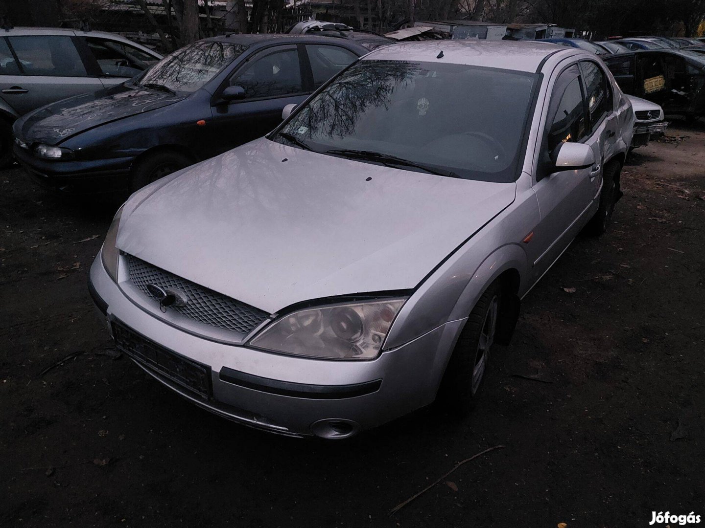 Ford Mondeo Mk3 karosszéria elemei szürke