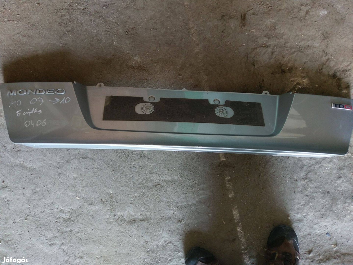 Ford Mondeo Mk4 csomagtérajtó burkolat betét borítás (2007 - 2010)