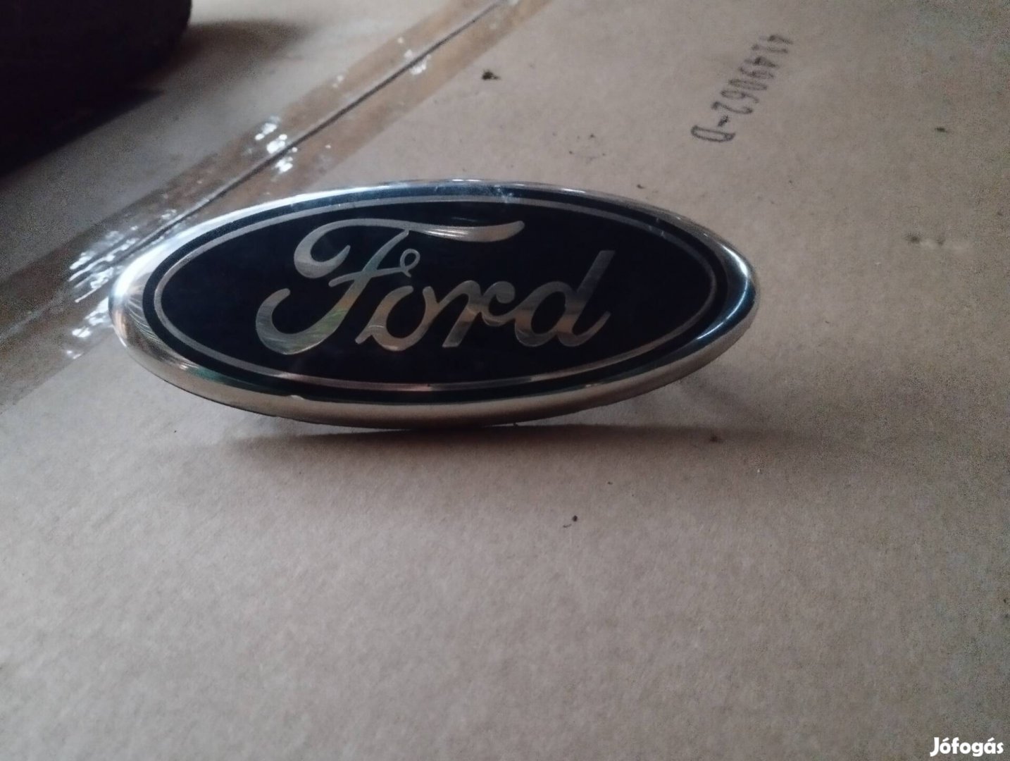 Ford Mondeo Mk4 gyári embléma.