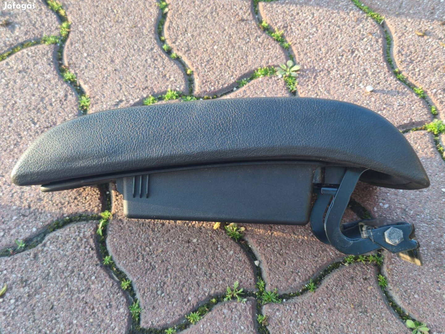Ford Mondeo Mk4 könyöklő-fedél 