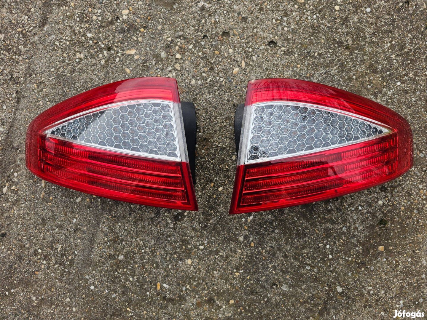 Ford Mondeo Mk4 sedan 5ajtós ferdehátú hátsó lámpa 2007-2010