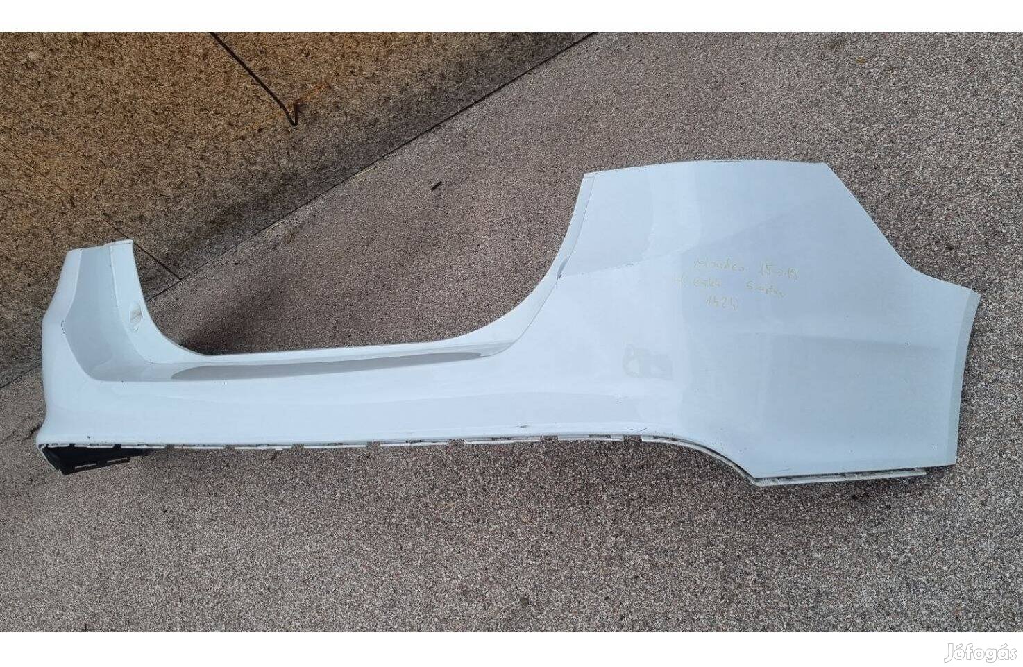 Ford Mondeo Mk5 2015- Hátsó lökhárító 5 ajtós