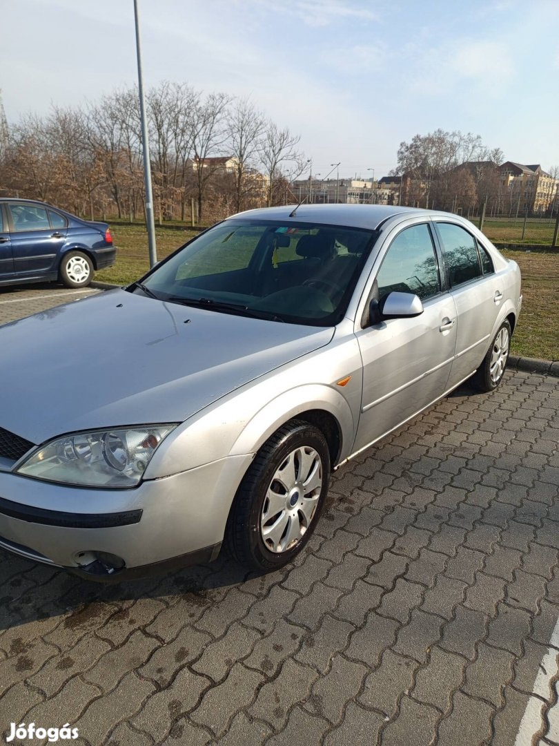 Ford Mondeo friss műszakival 