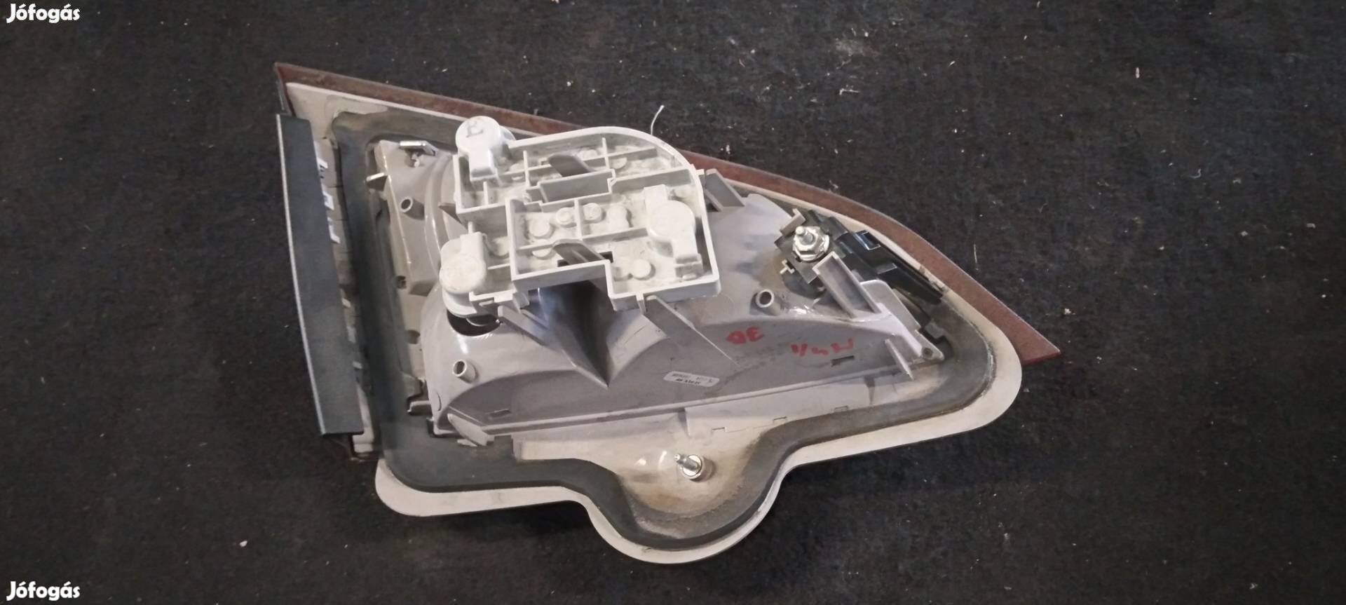 Ford Mondeo kombi jobb hátsó belső lámpa