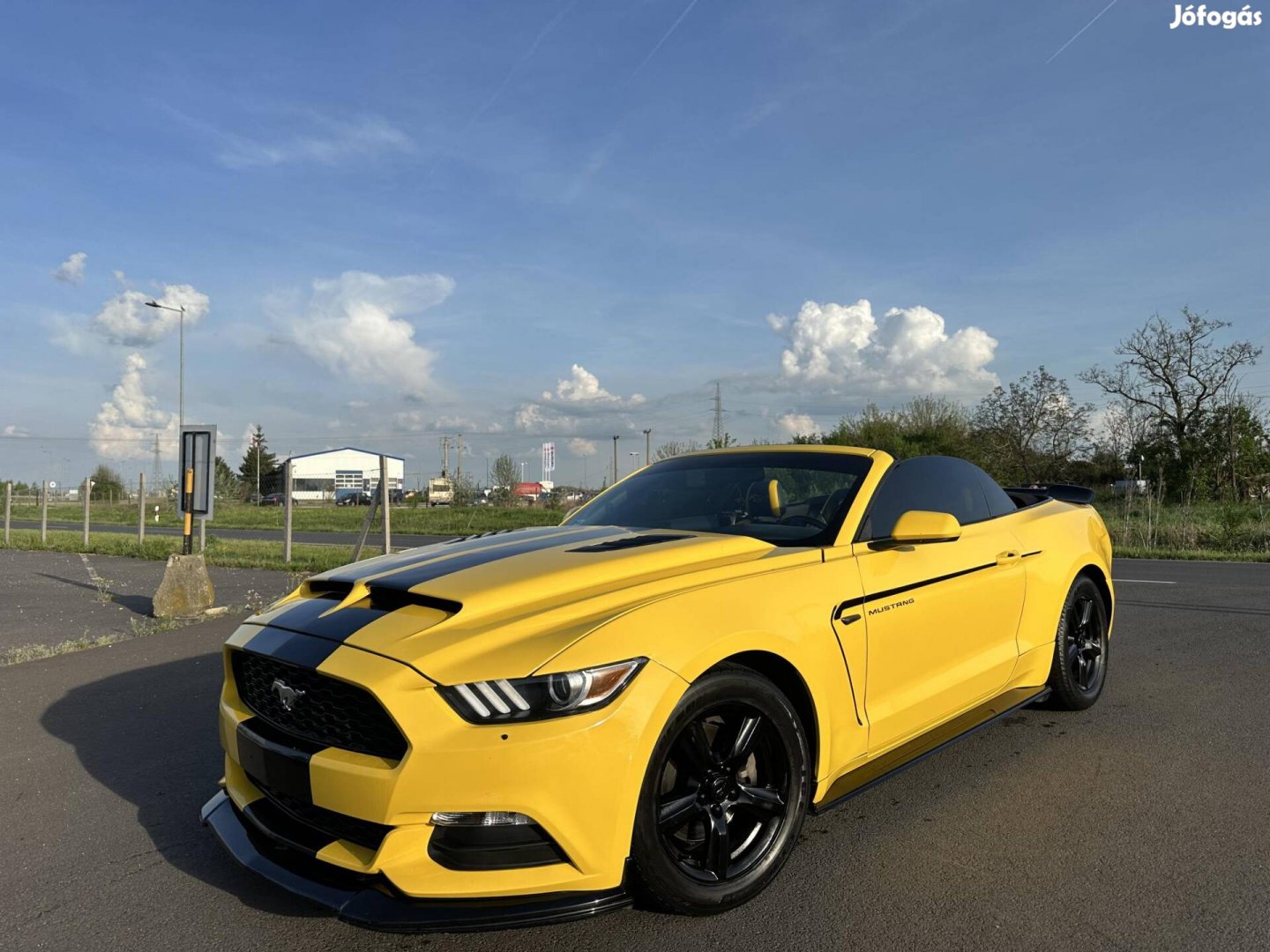 Ford Mustang Convertible 3.7 V6 GT az országban...