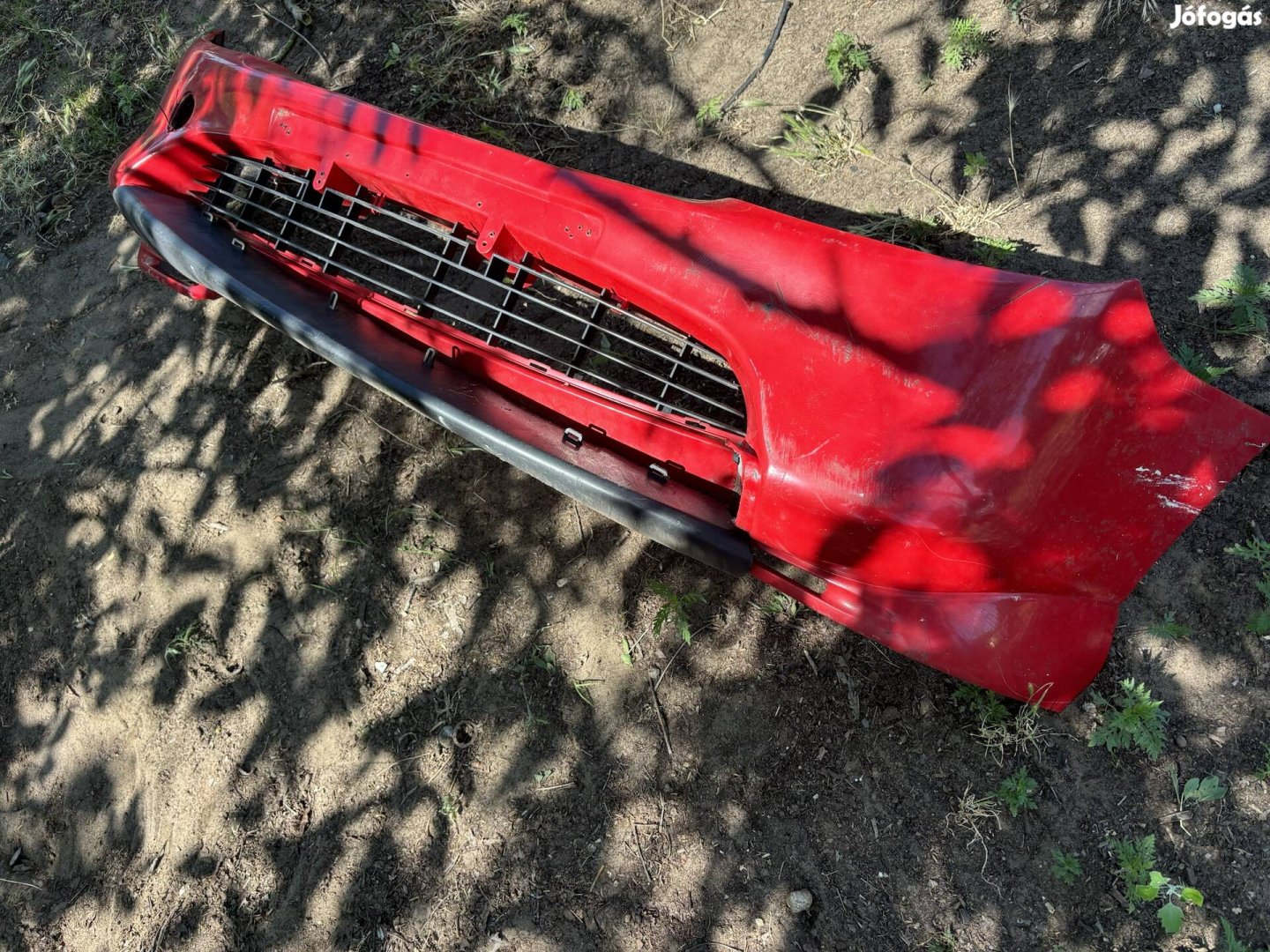 Ford Puma első lökhárító sérült 