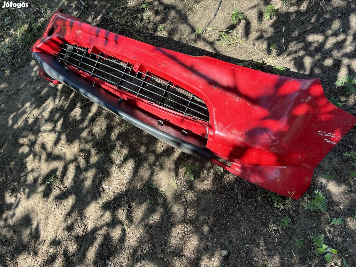 Ford Puma első lökhárító sérült 
