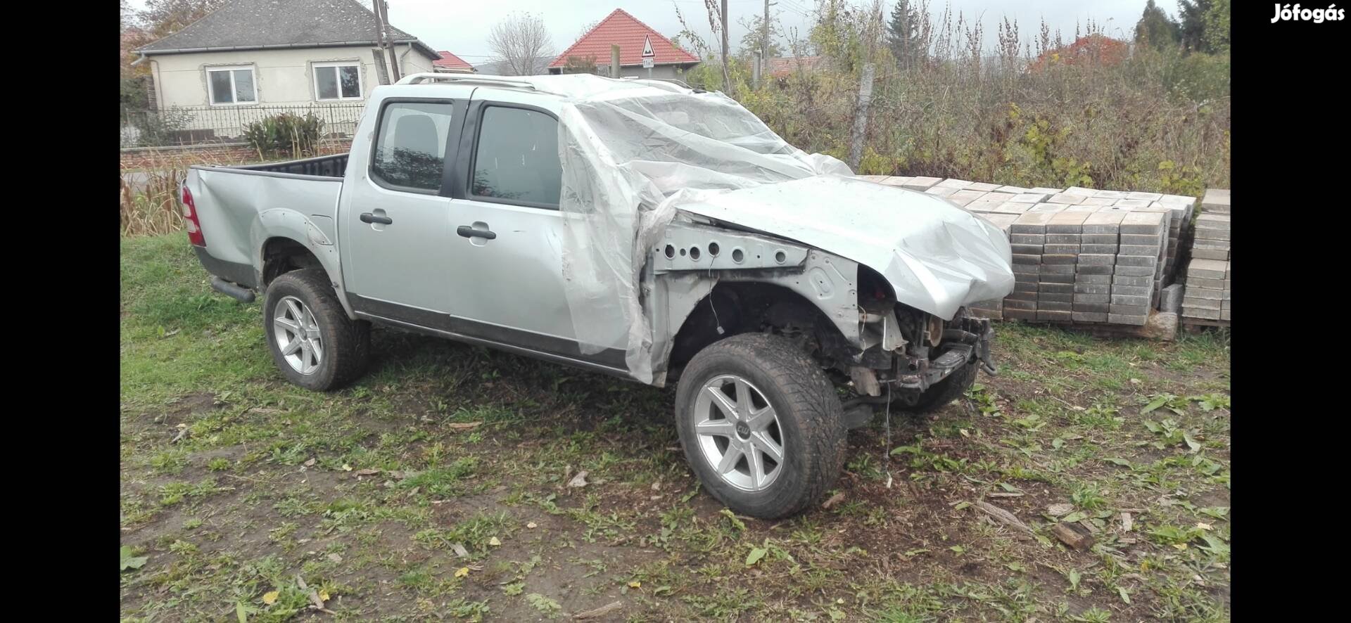 Ford Ranger bontott alkatrészek eladók.