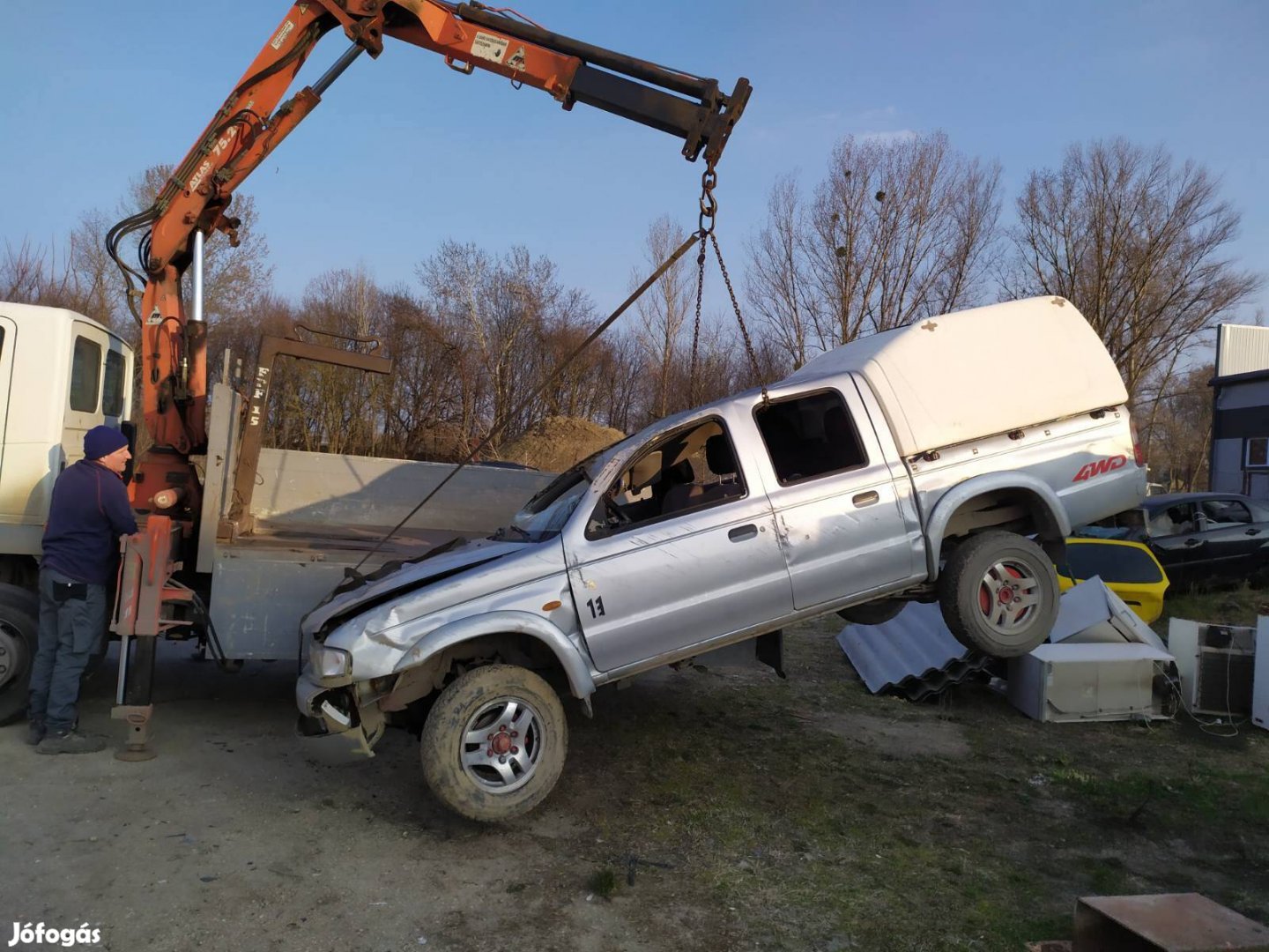 Ford Ranger és Mazda B2500 bontott alkatrészek eladók.