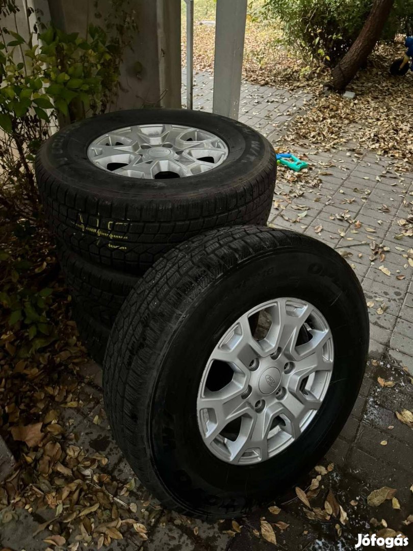 Ford Ranger gyári alufelnik téligumikkal eladó