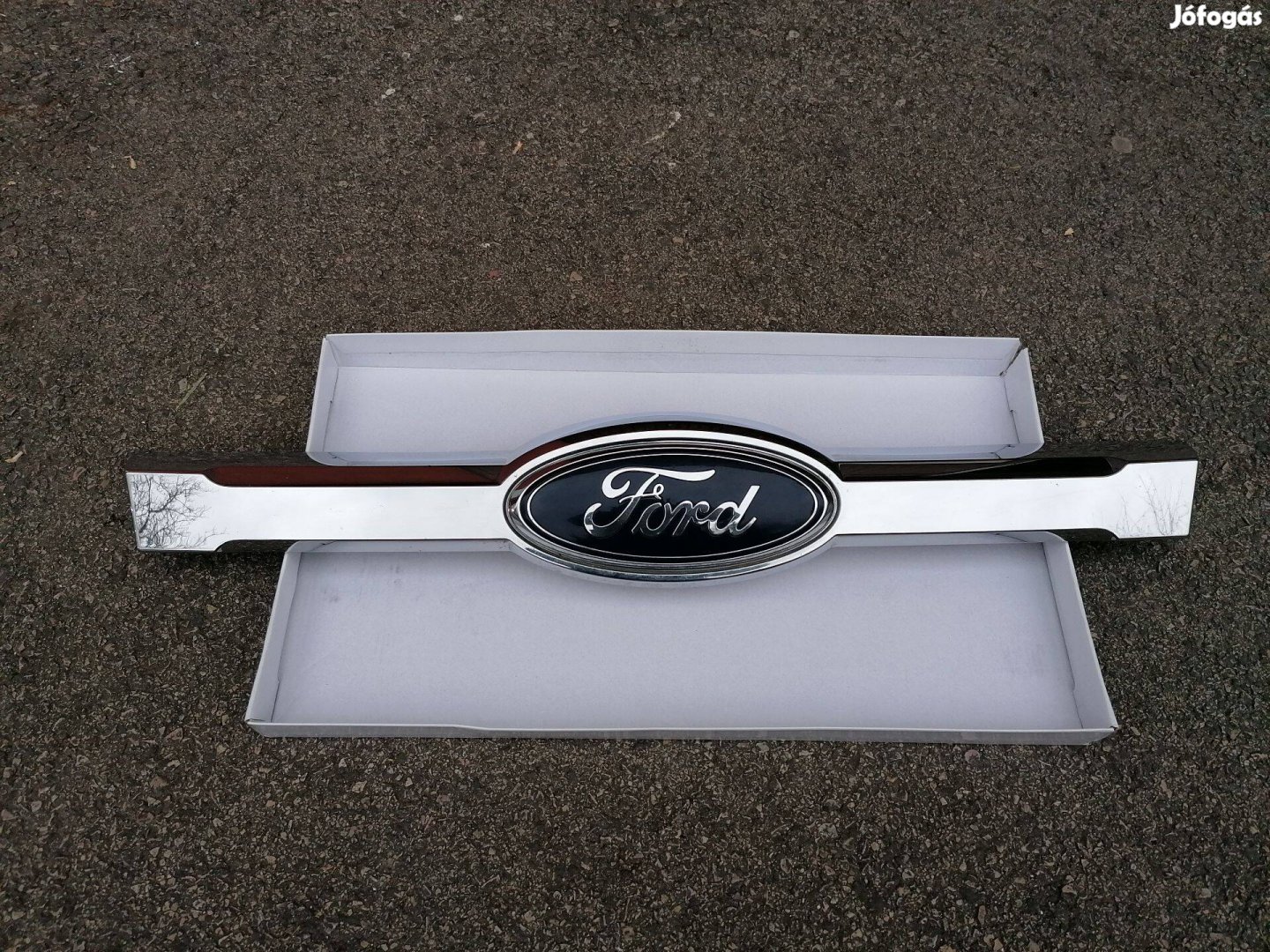 Ford Ranger hűtőrács közép elem