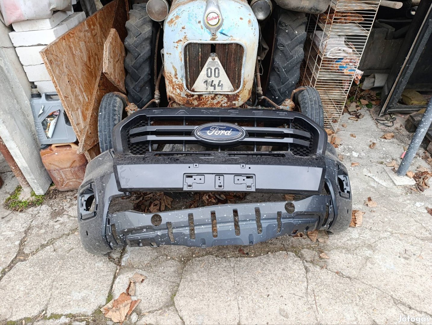 Ford Ranger lökhárító,díszrács eladó.