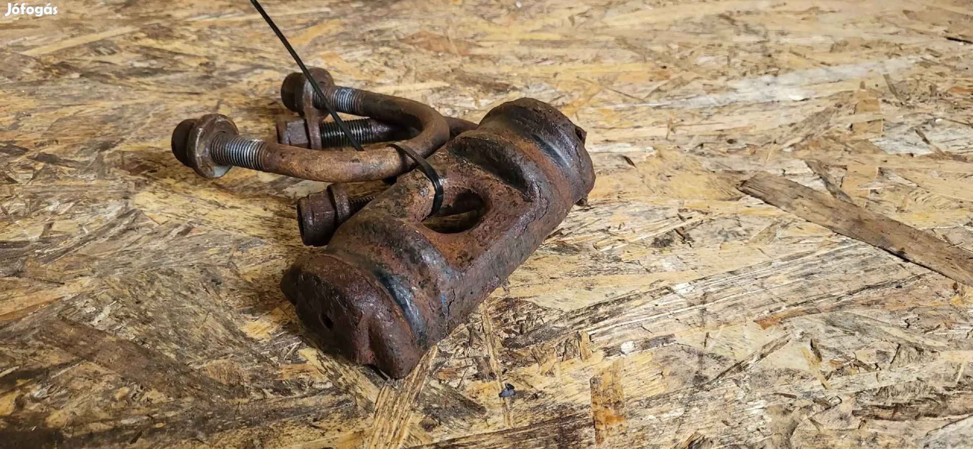 Ford TRANSIT 06- Hátsó laprugó lefogató kengyel cuppánt