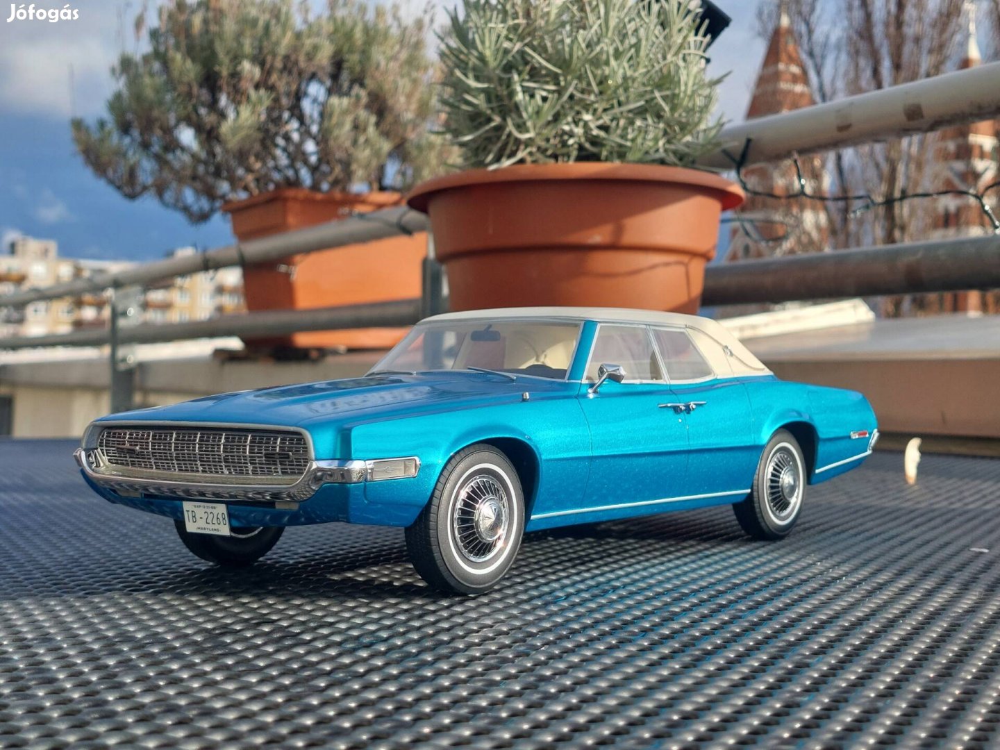 Ford Thunderbird Landau 1968 1:18 Bos models 1/18