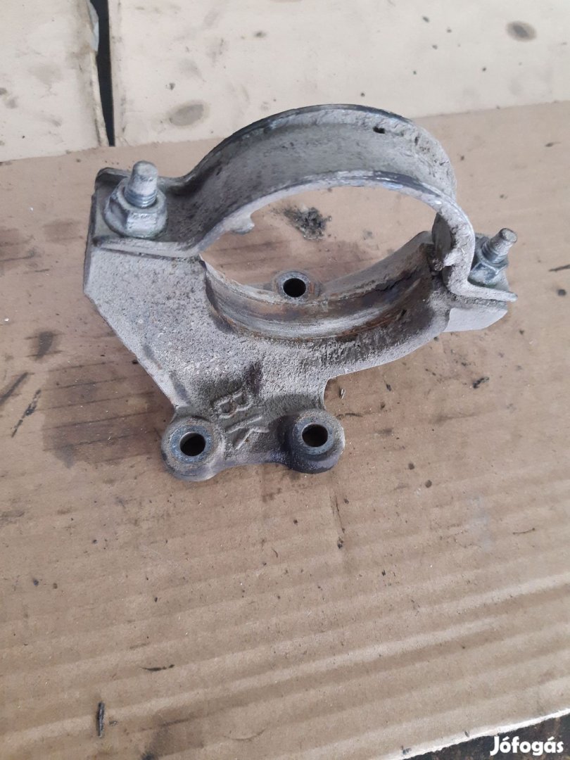 Ford Transit 00-06 Féltengely Tartó Bak