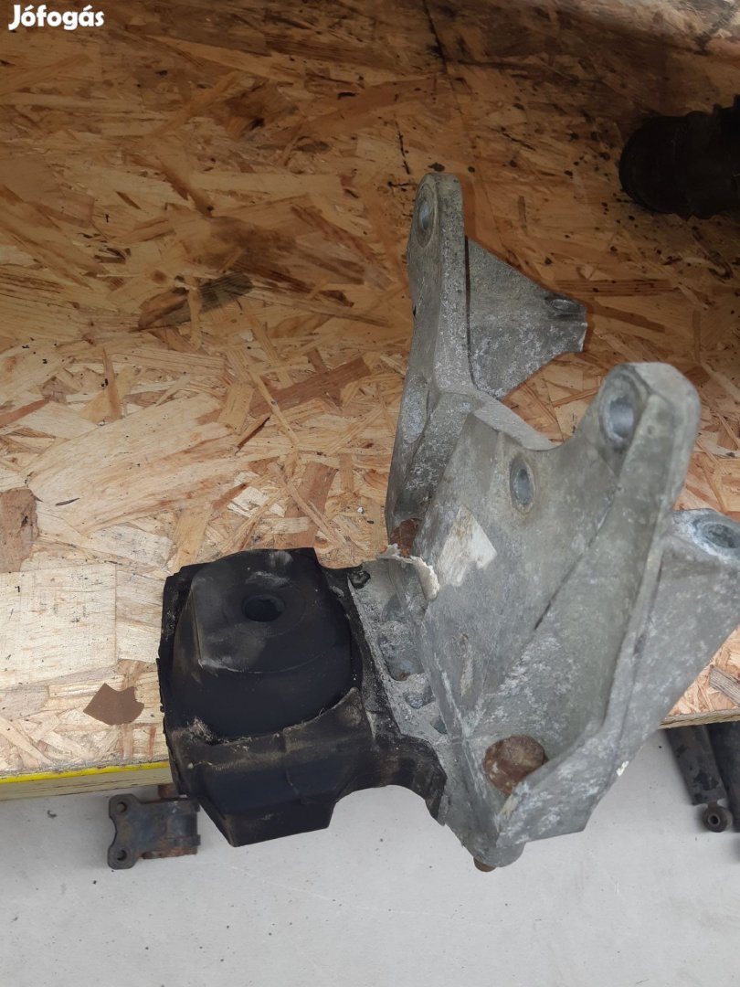 Ford Transit 06-13 Motortartó Bak