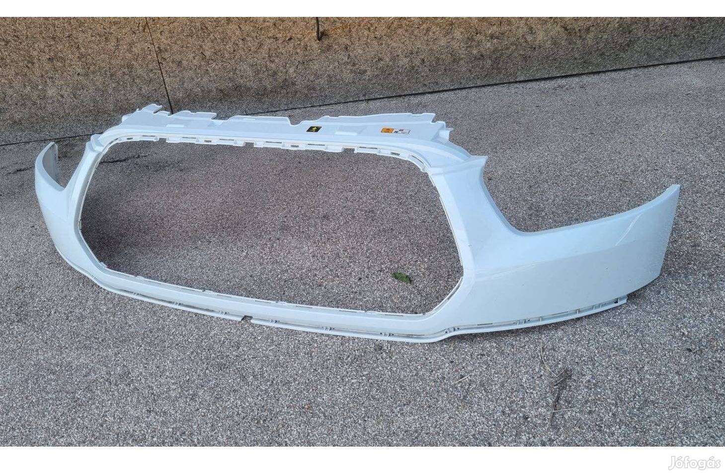 Ford Transit 2014- Első lökhárító felső rész