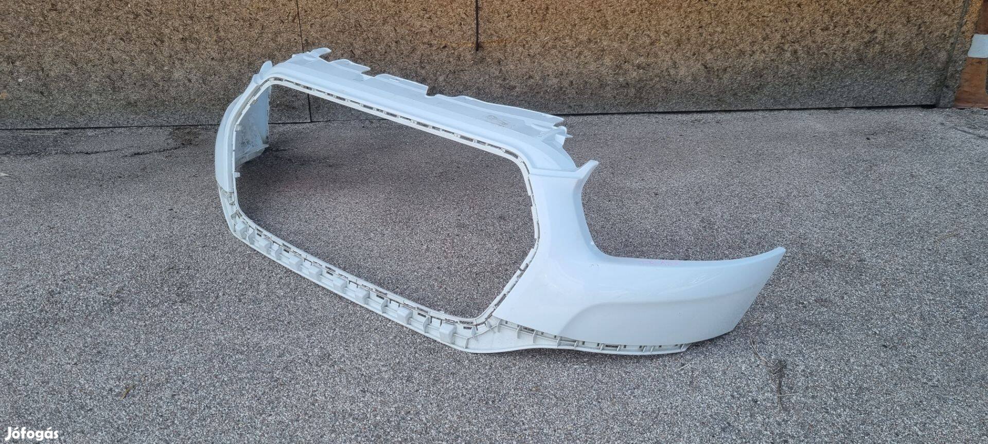 Ford Transit 2019- Első lökhárító felső rész