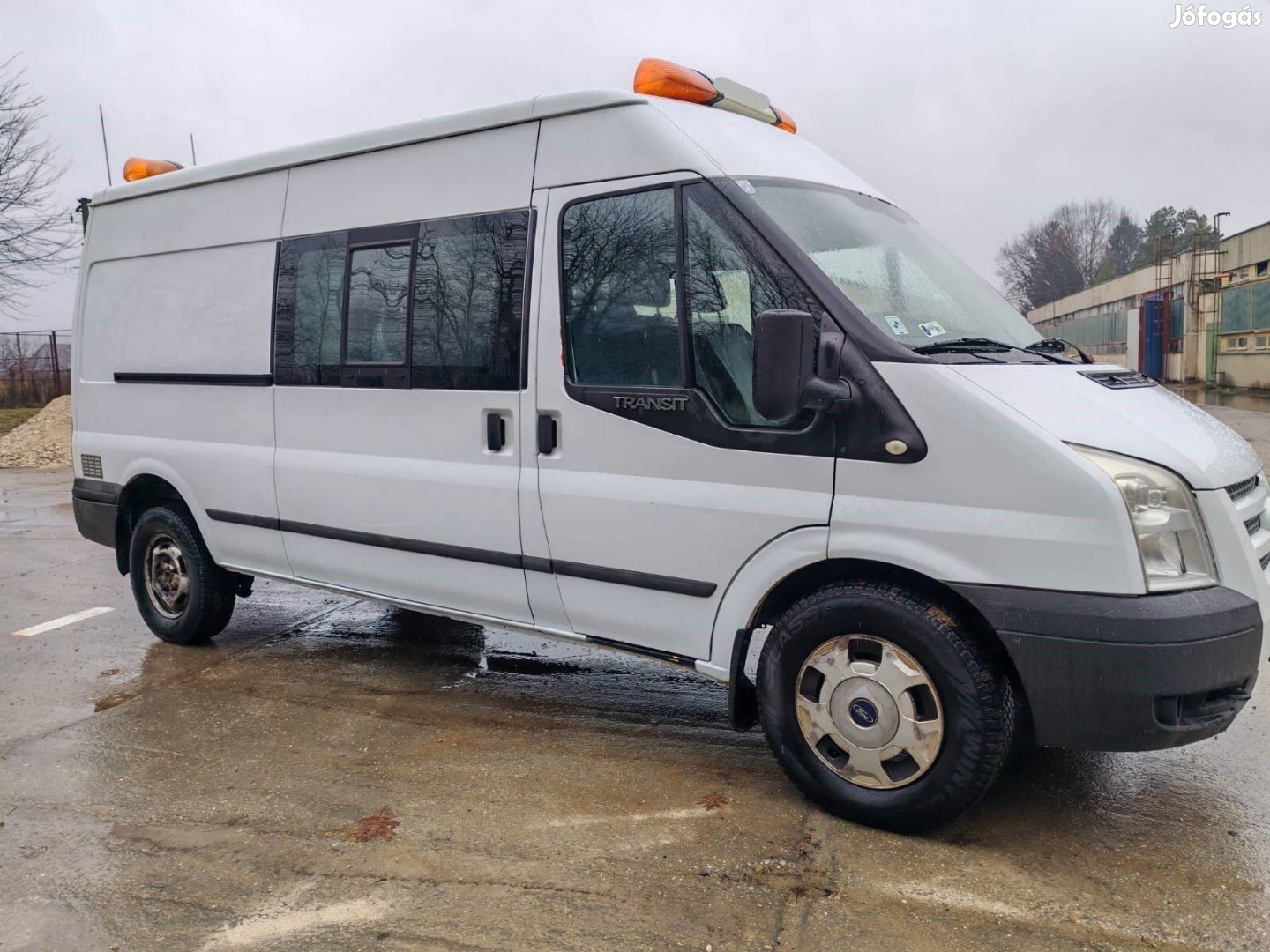 Ford Transit 2.2 - 6 személyes