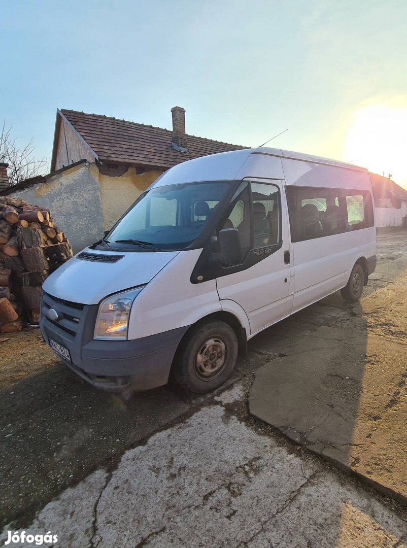 Ford Transit 9 személyes kisbusz