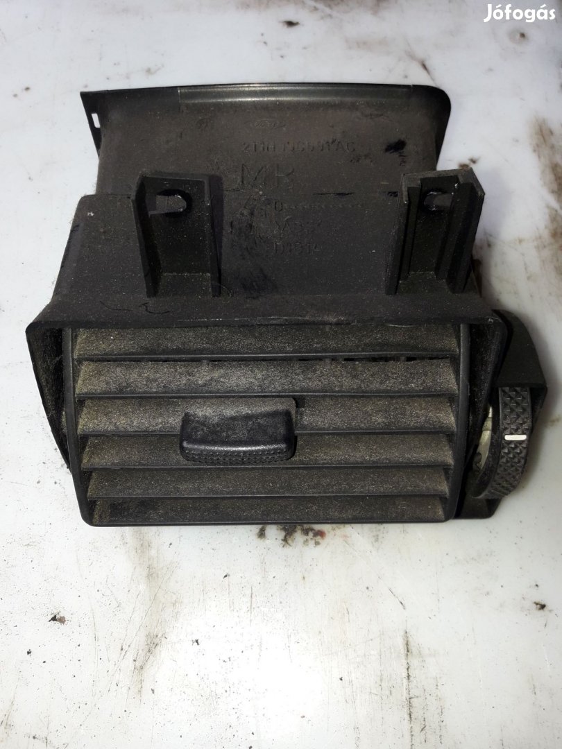 Ford Transit Connect Jobb Középső Szellőző
