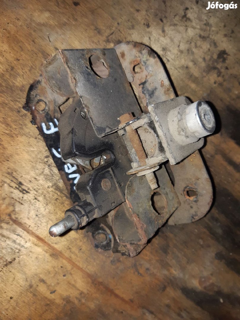 Ford Transit Connect Motorháztető Zárszerkezet