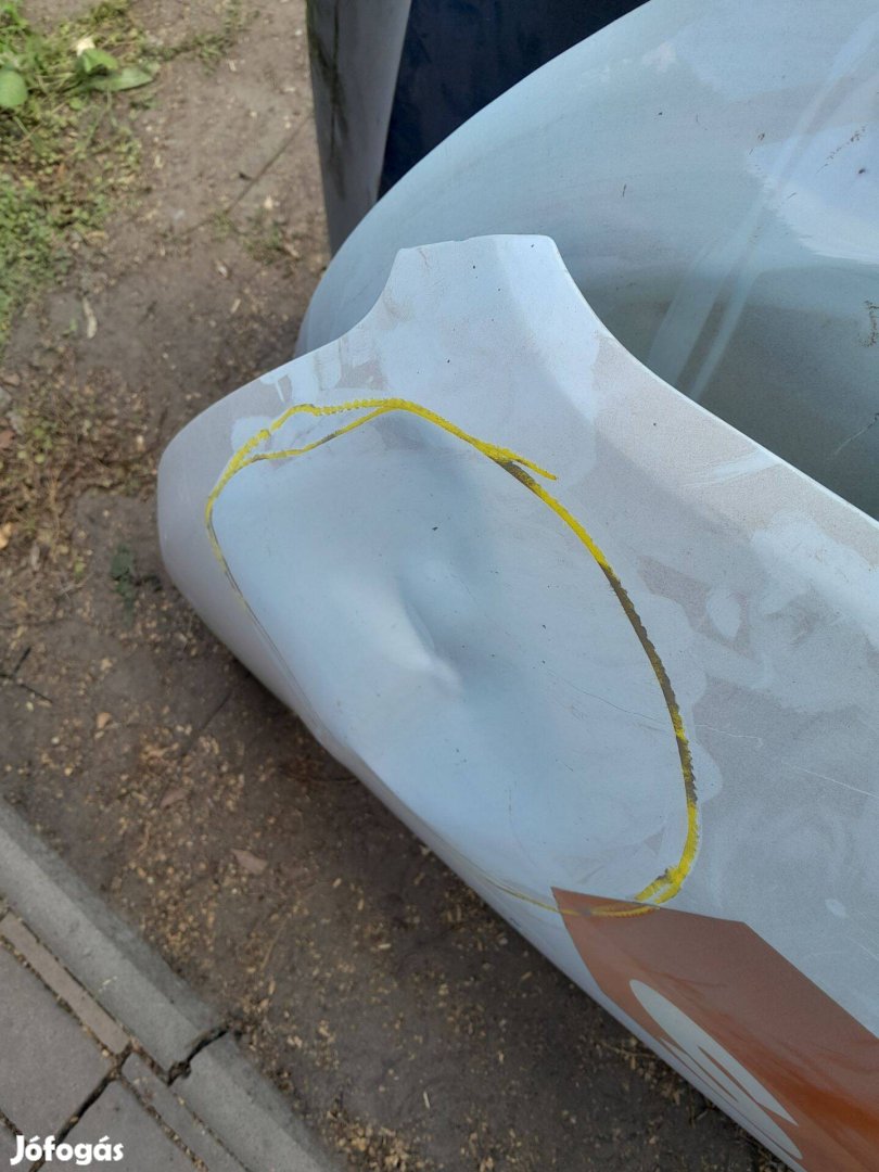 Ford Transit Connect-Tourneo motorháztető sérült