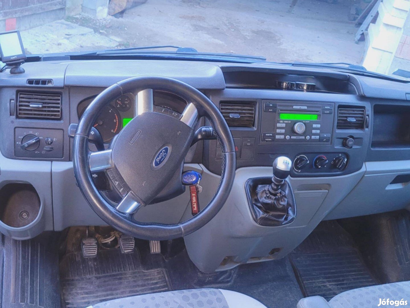 Ford Transit Platós 6 személyes