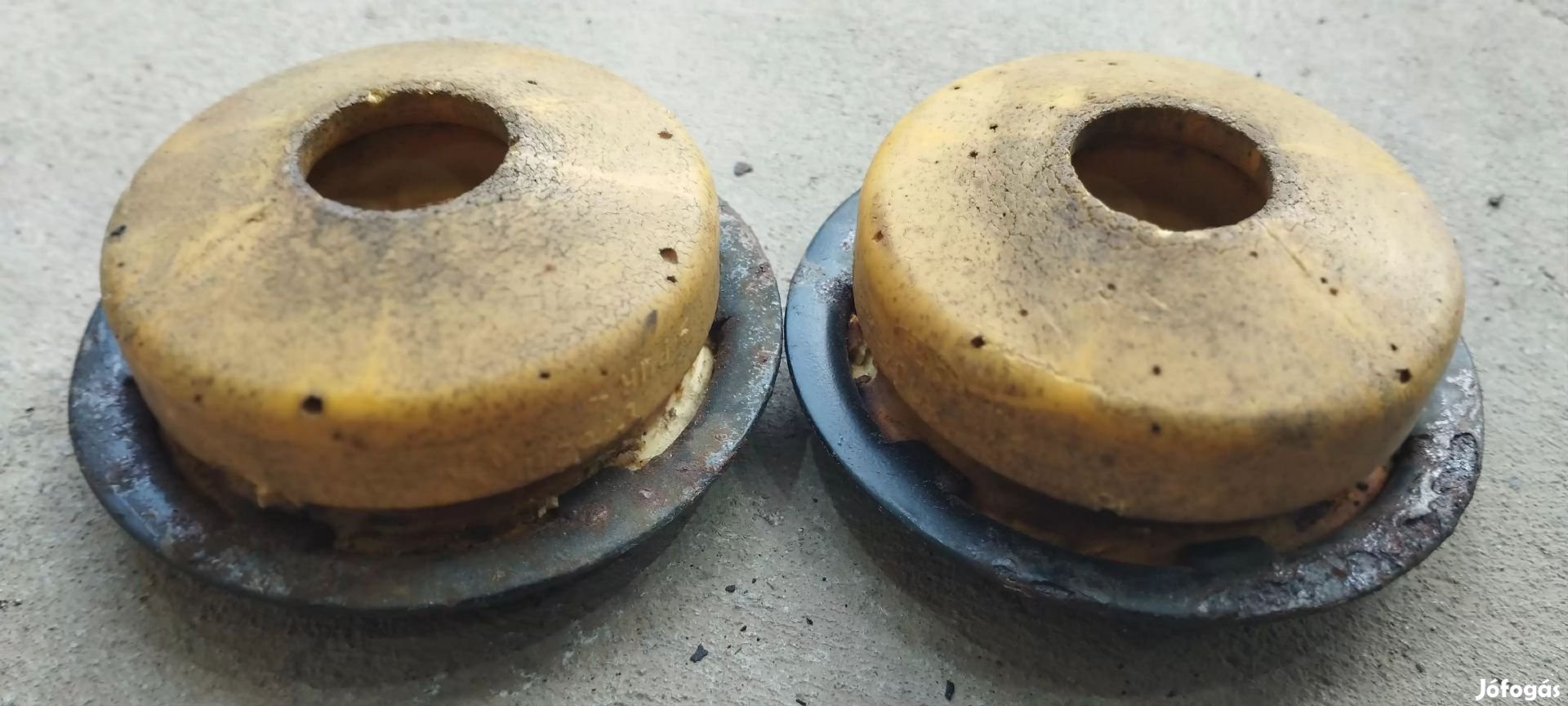 Ford Transit Tranzit 06- Hátsó felütközés gátló bak gumibak