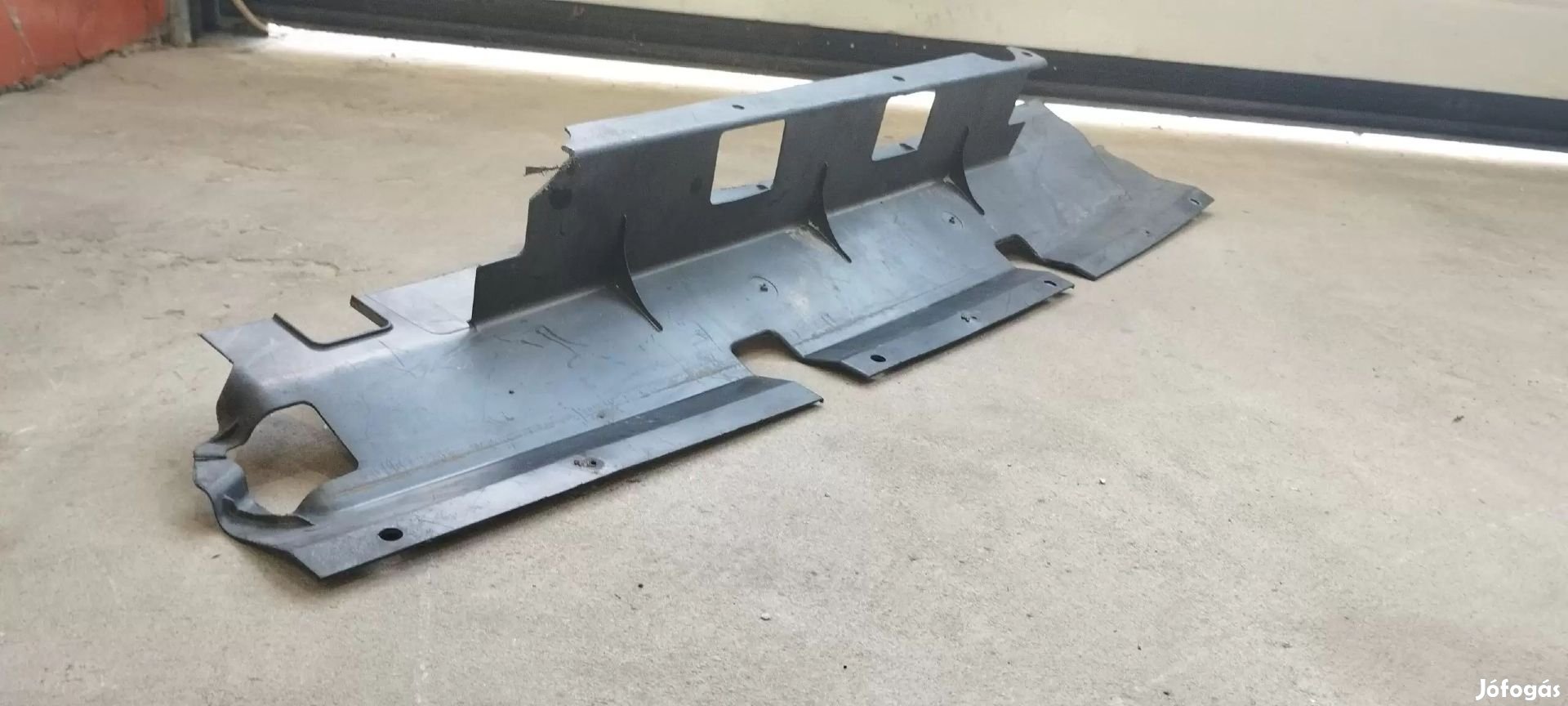 Ford Transit Tranzit 06- Vizhűtő alatti alsó műanyag