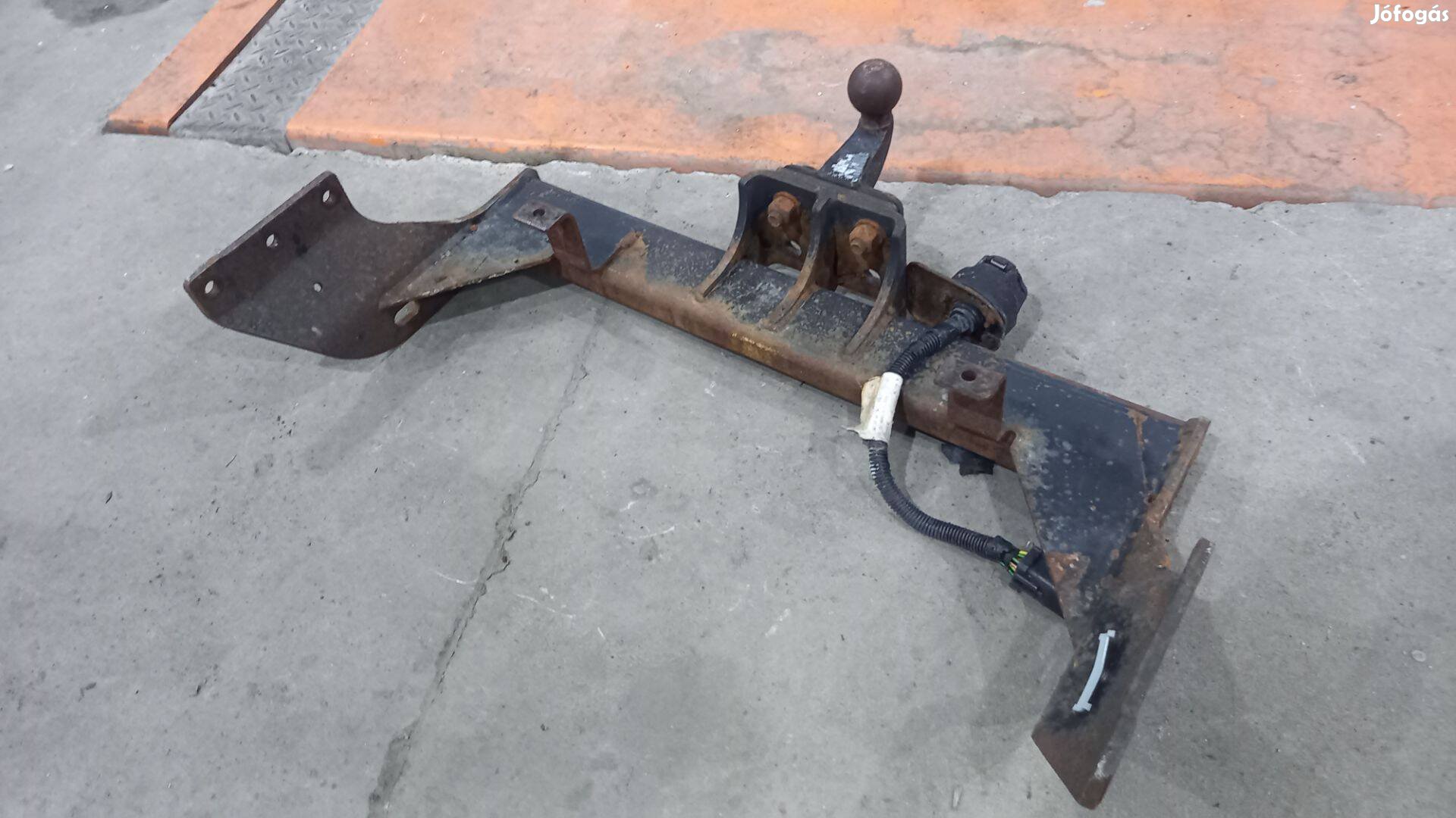 Ford Transit Tranzit MK6 MK7 00- Hátsó vonóhorog vonó horog kábel 5946