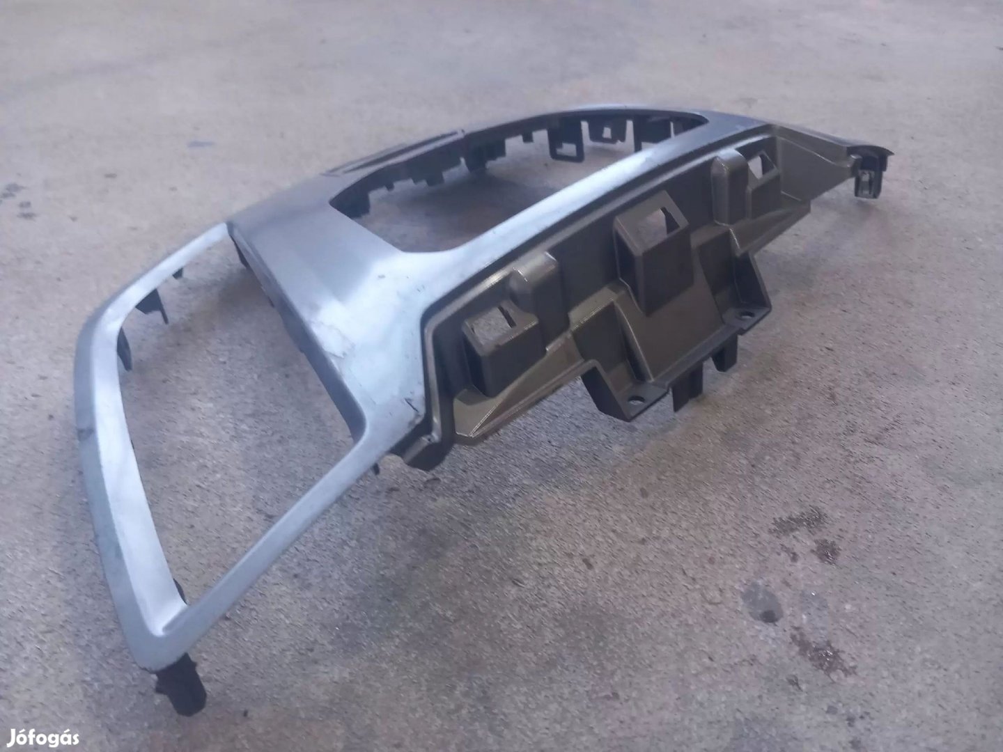 Ford Transit Tranzit Mk8 14- középső szellőző rostély rádió