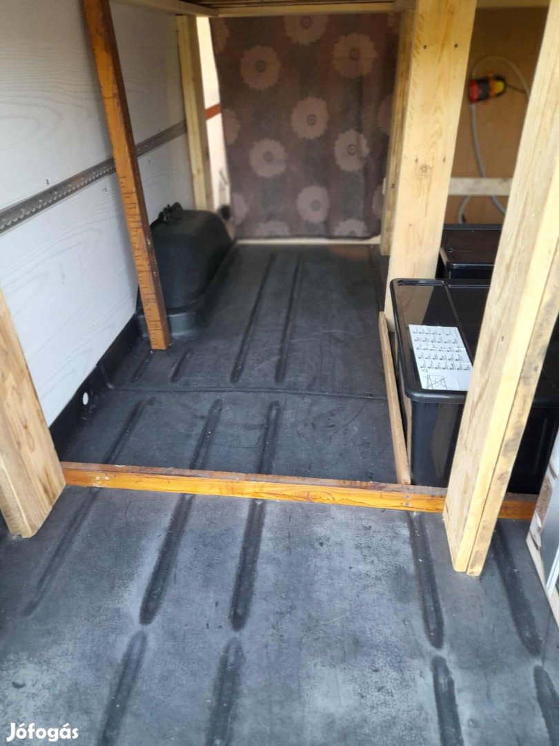 Ford Transit átalakított lakóautó