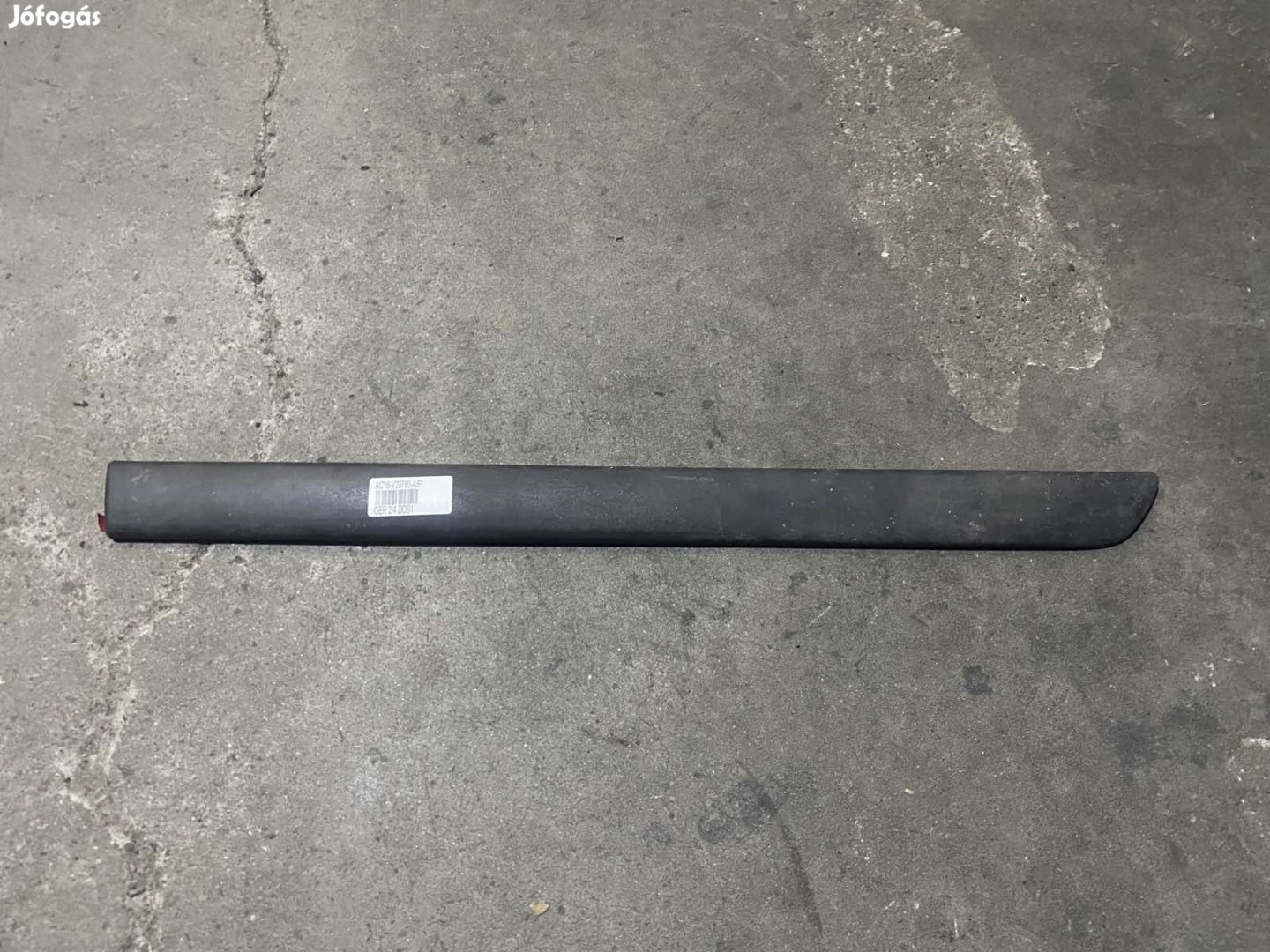 Ford Transit díszléc jobb első ajtóra AC16-V20780-A eladó