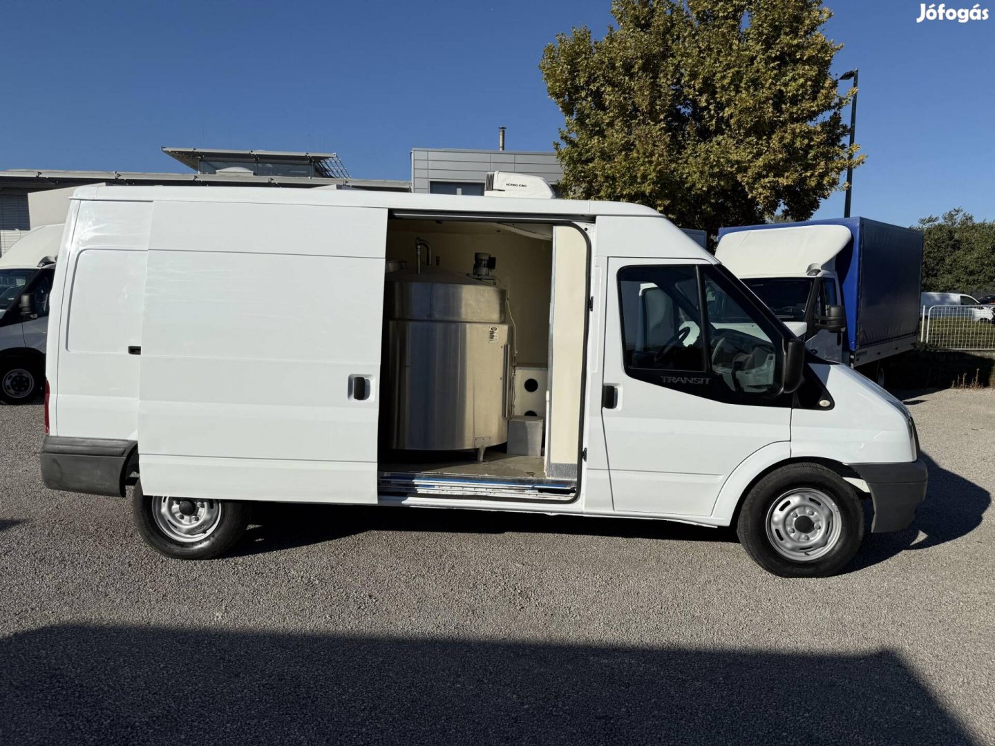 Ford Transit hűtős tejkiszállító tartályos