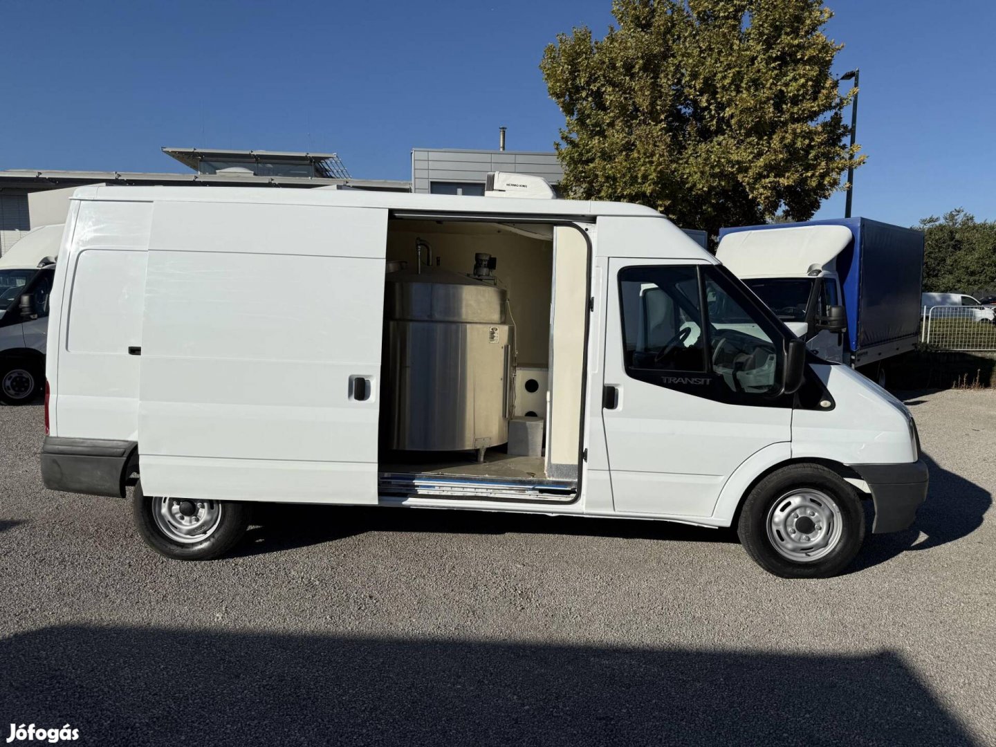 Ford Transit hűtős tejkiszállító tartályos