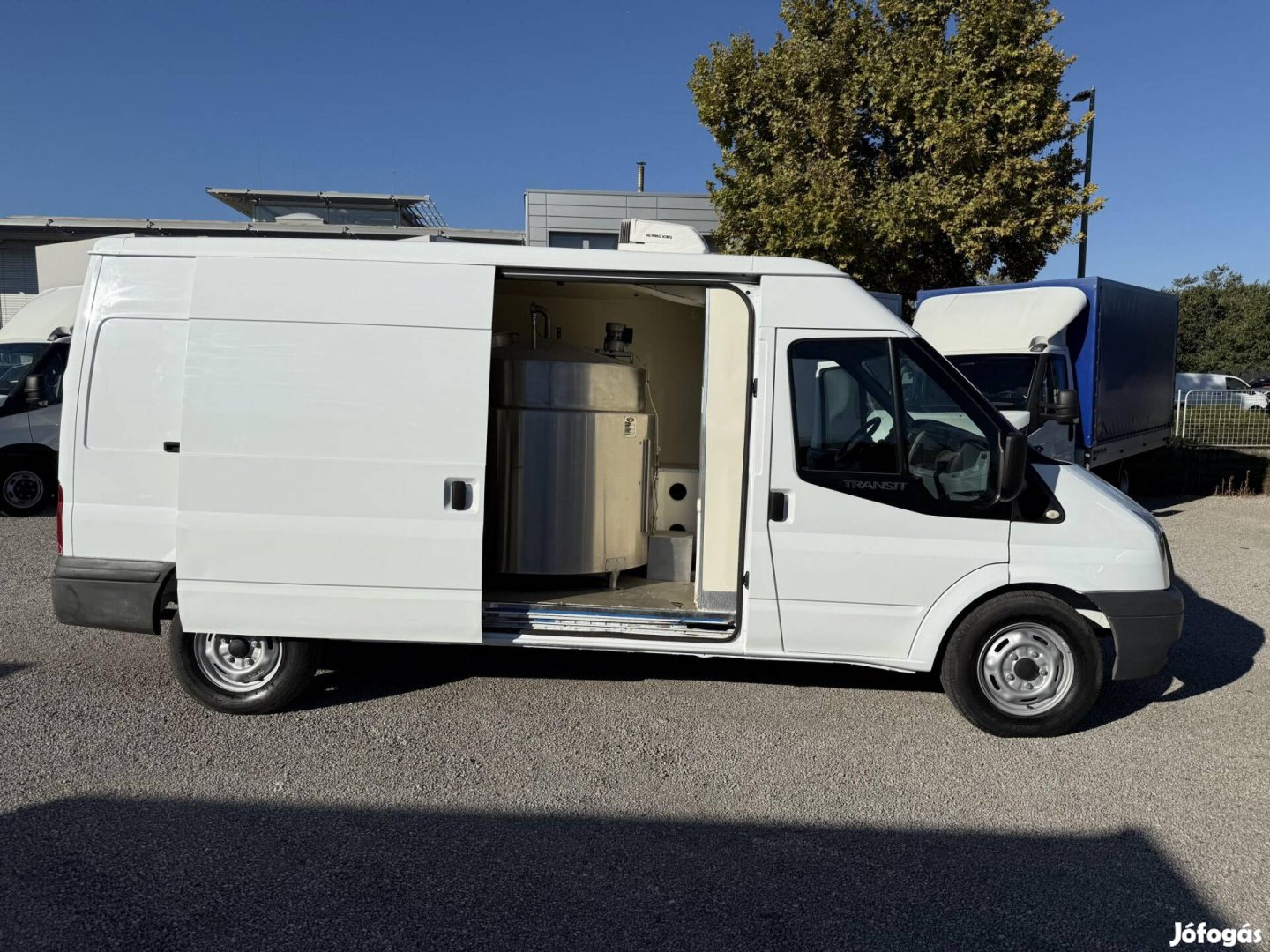 Ford Transit hűtős tejkiszállító tartályos