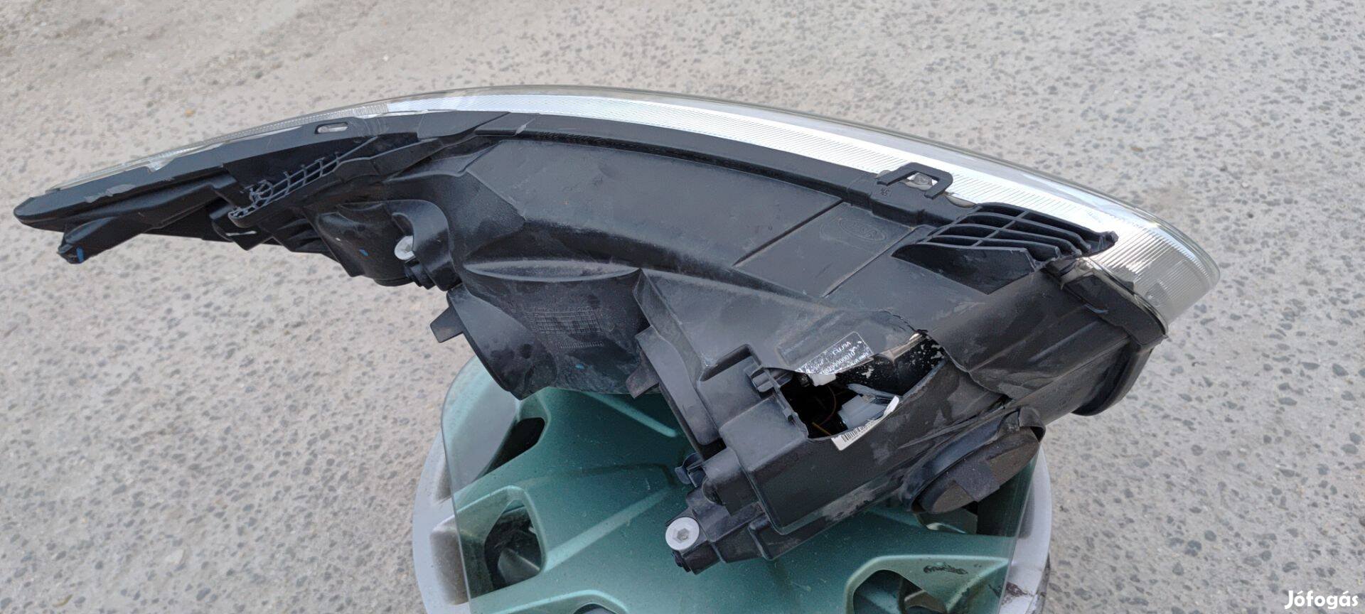Ford Transit mk8 bal első lámpa sérült