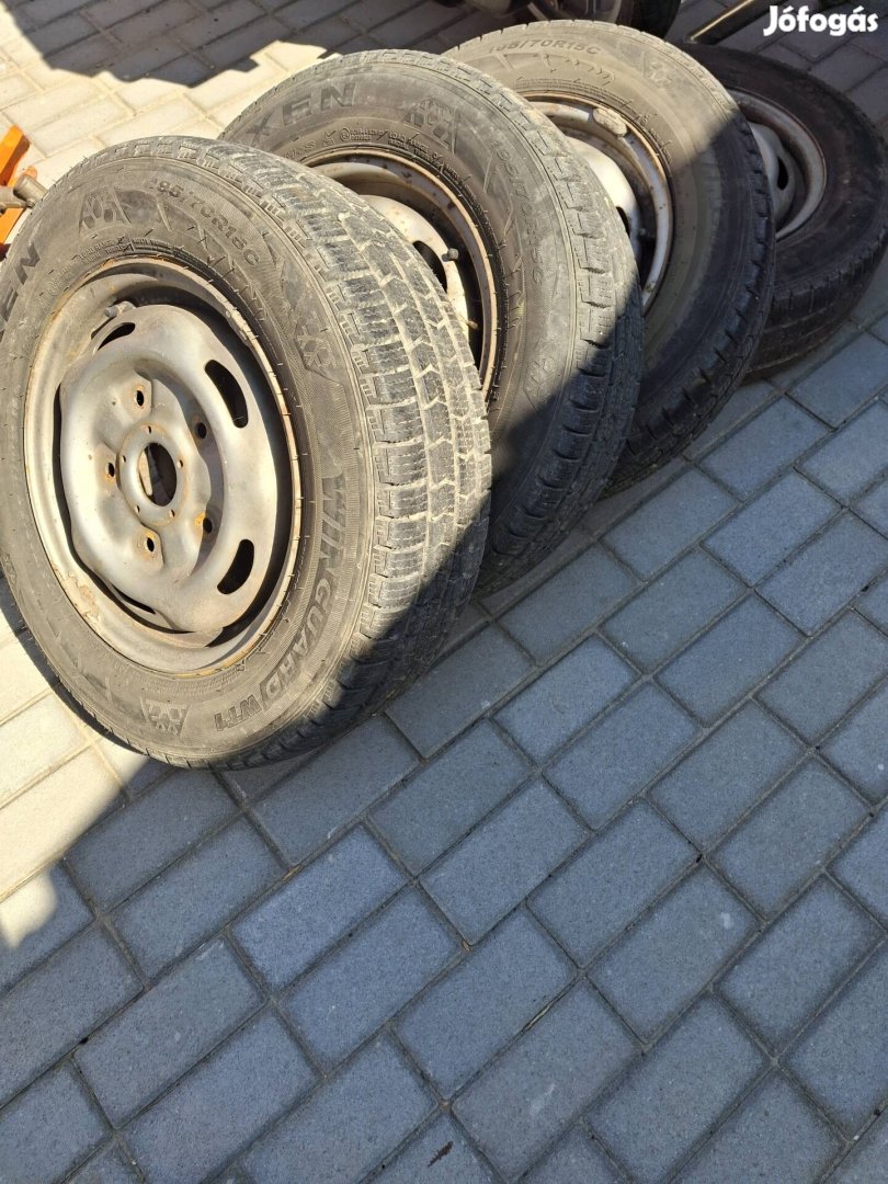 Ford Transit téli gumik lemezfelnin