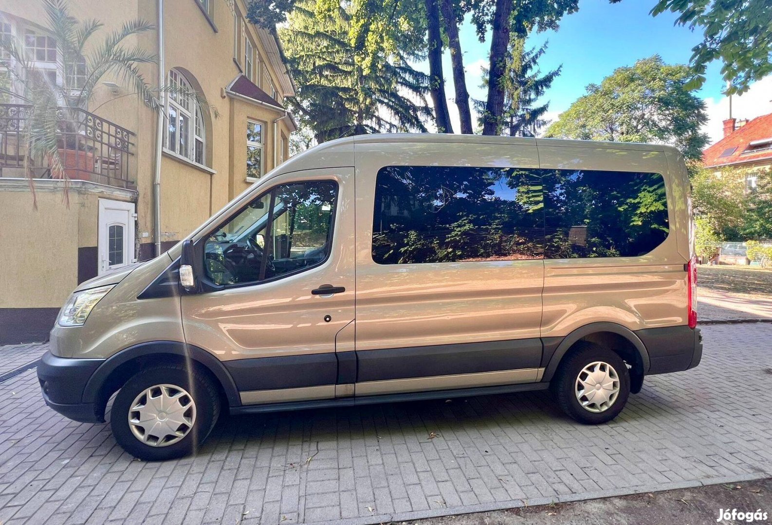Ford Tranzit 9 személyes