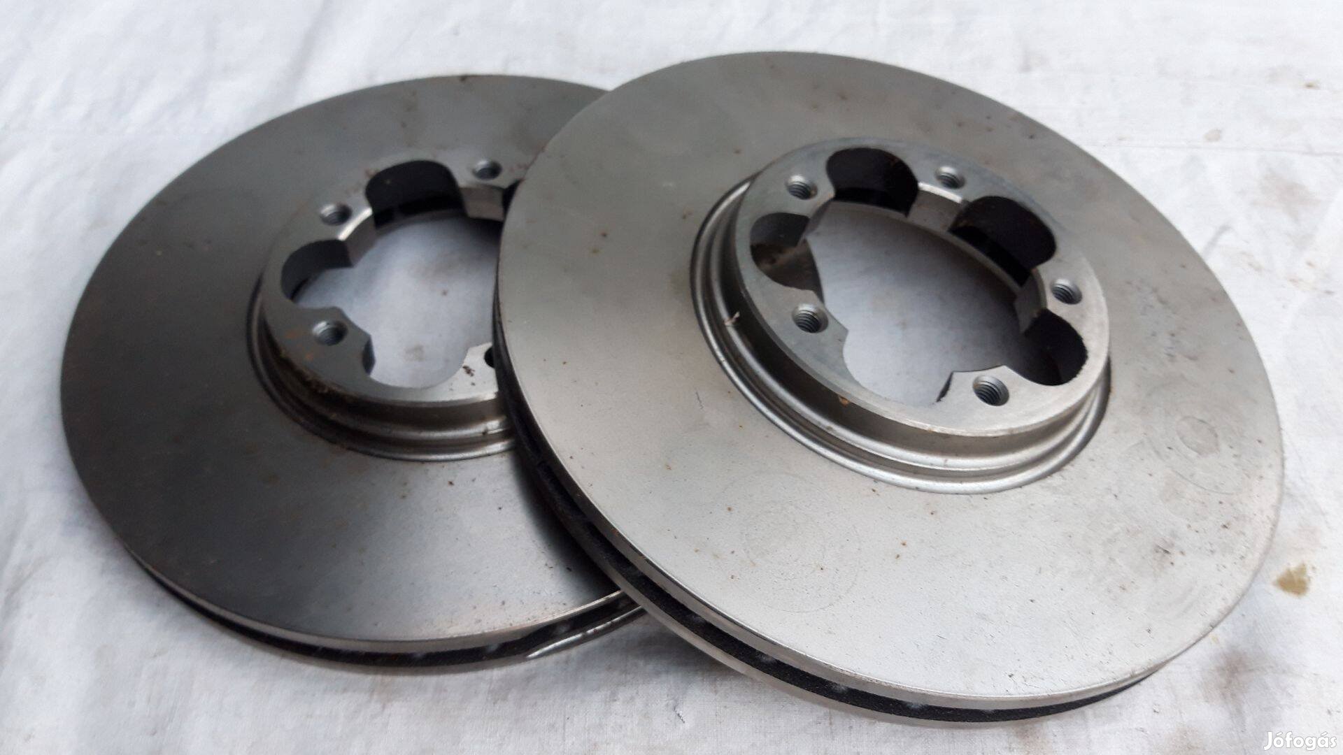 Ford Tranzit első féktárcsa pár hűtött mérete 277x24,5 mm új