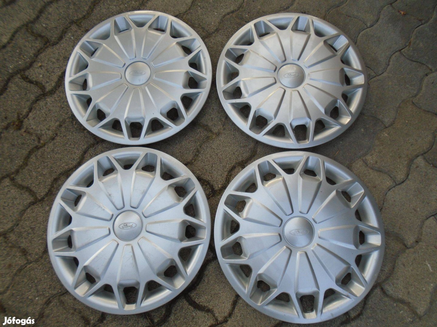 Ford / Ford Transit 16" gyári dísztárcsa garnitúra eladó