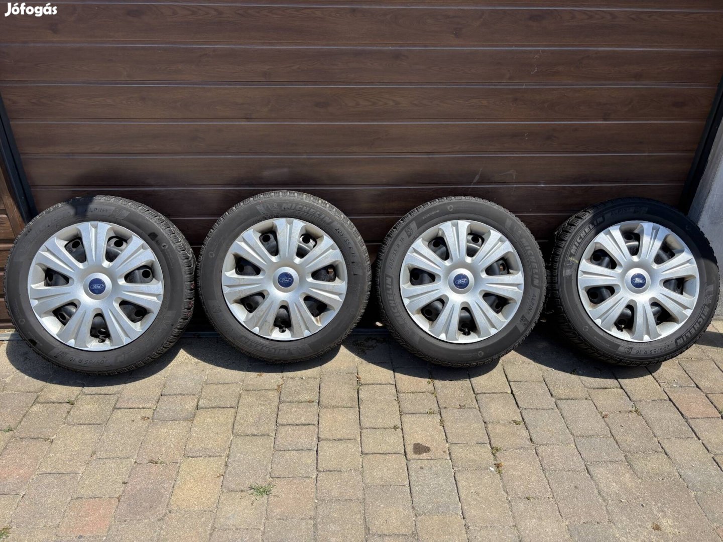 Ford acél felni dísztárcsa Tpms szelep Michelin téli gumi