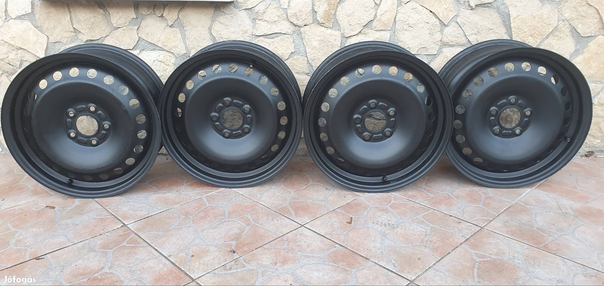 Ford acél felni újszerű állapotban eladó! 