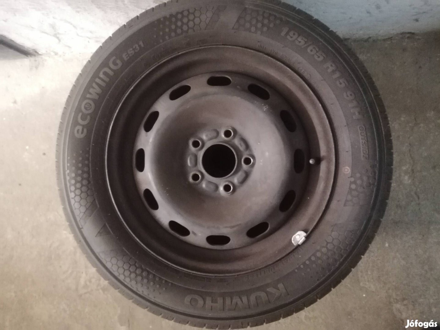 Ford acélfelni szett Kumho nyári gumikkal eladó. 