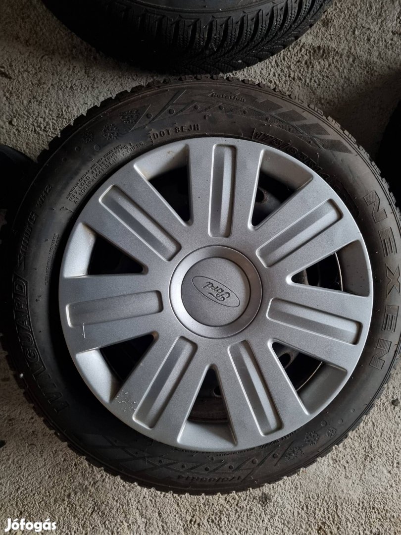 Ford acélfelni téligumival + dísztárcsa 4x108 r14