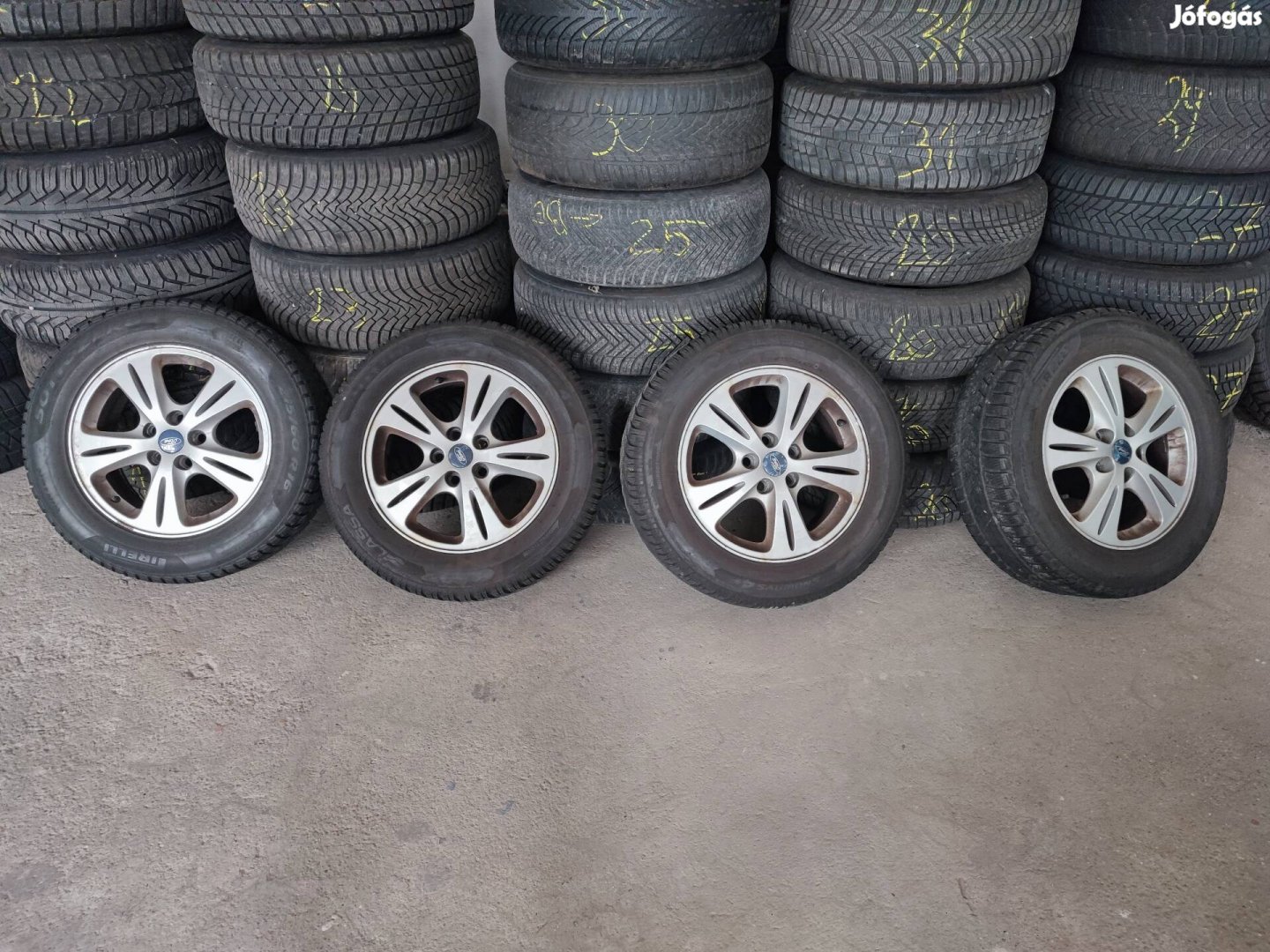 Ford alufelni 5x108, 16 coll, 215/60 r16 újszerű téli gumival 