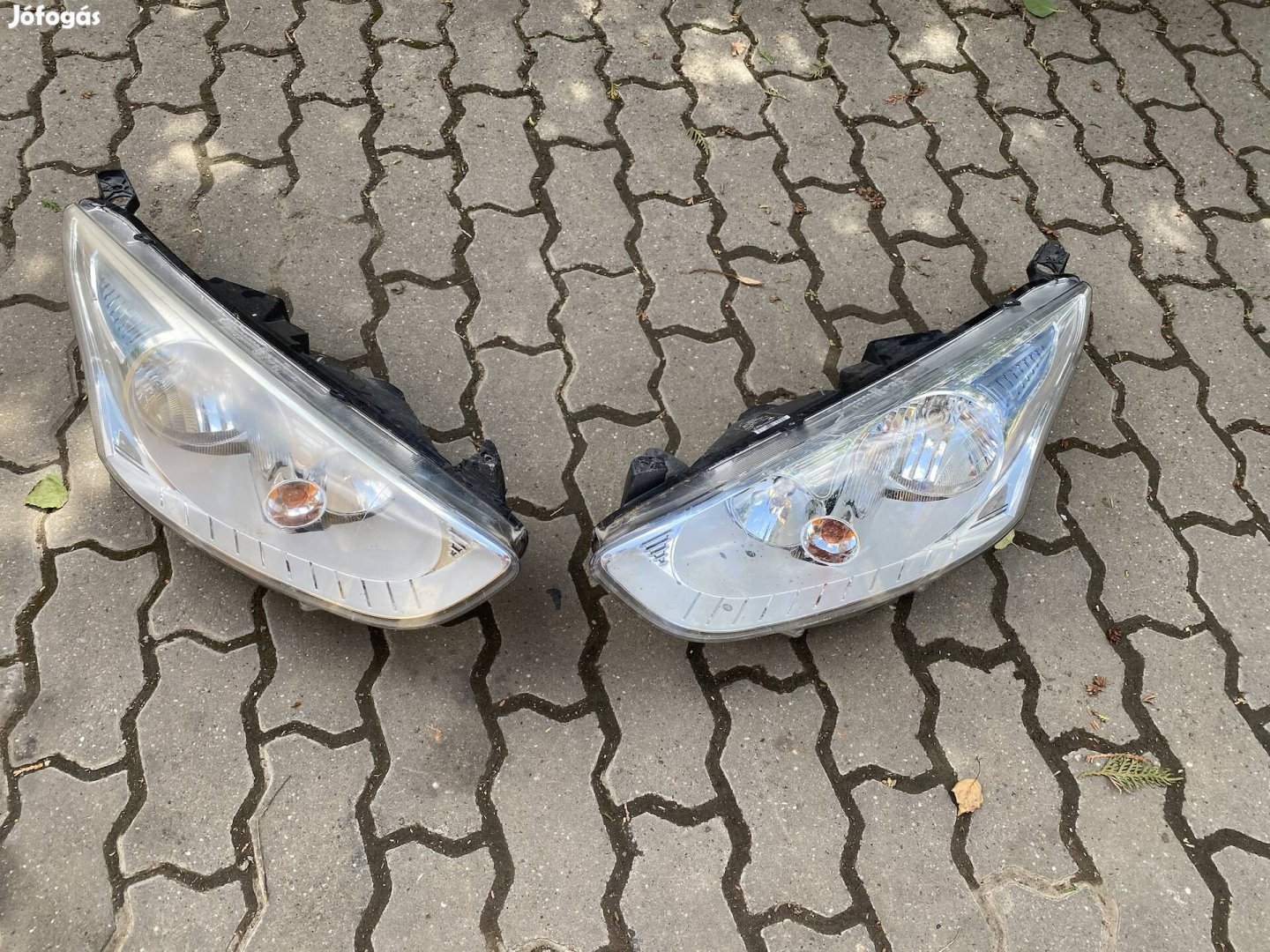 Ford b-max jobb bal első lámpa fényszóró