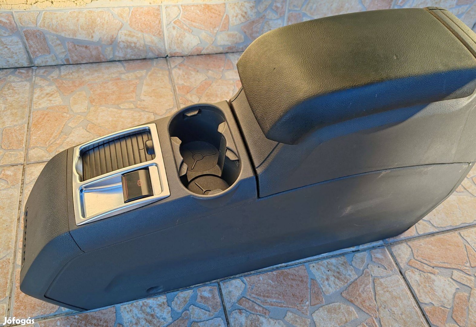 Ford c-max könyöklő